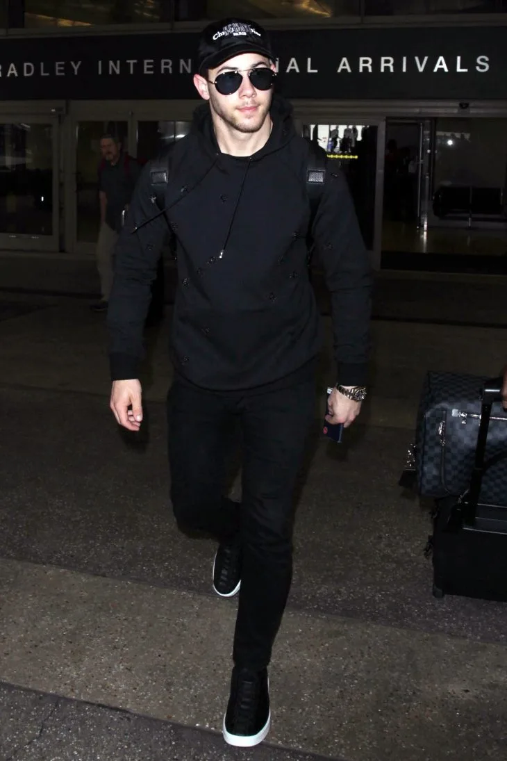 phong cach thoi trang- Elle man 9 - nick jonas