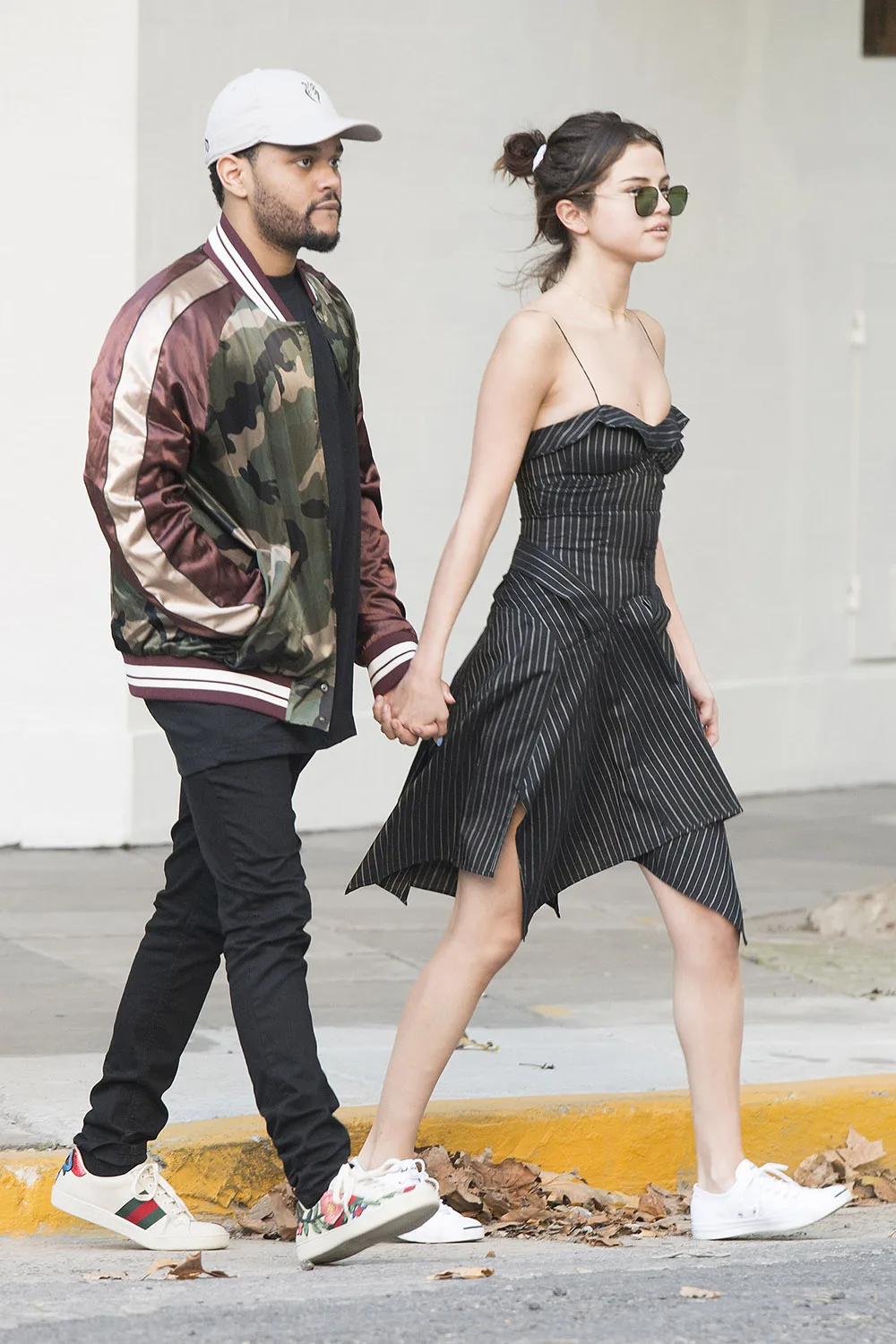 Streetstyle của The Weekend và Selena Gomez. Ảnh: Pinterest