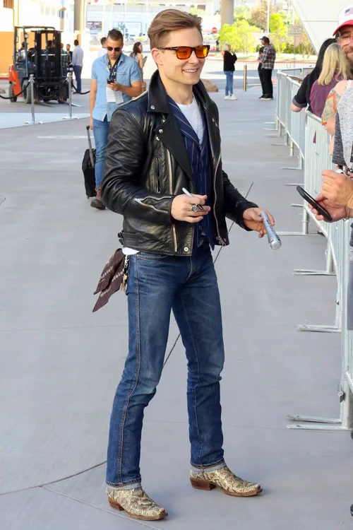 phong cach thoi trang-frankie-ballard-elle man 10
