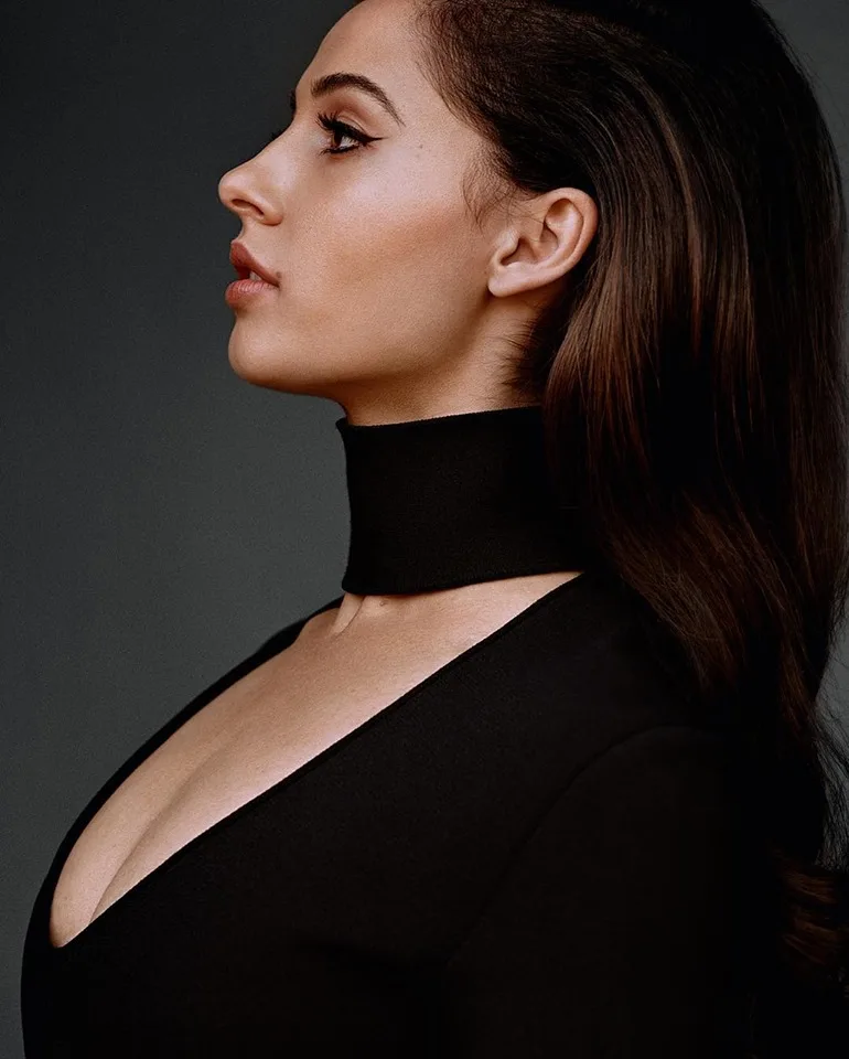 naomi scott với góc nghiêng tuyệt sắc