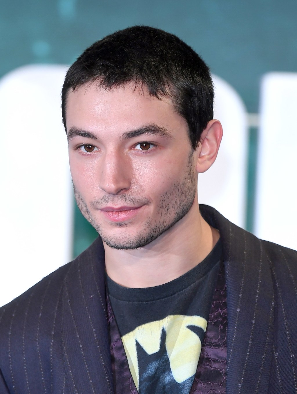 kiểu tóc nam-EzraMiller