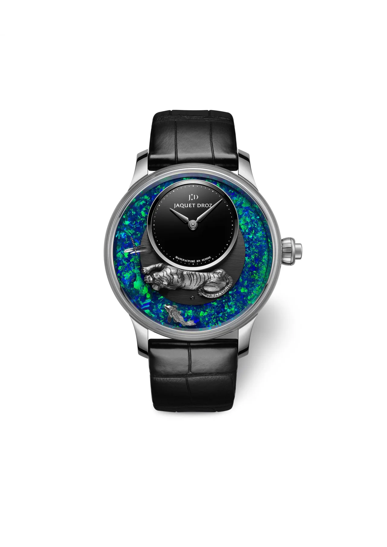 Jaquet Droz đã tái hiện hình ảnh chúa Sơn Lâm đang thư thái trên nền nước xanh, dường như muốn chạm vào con cá chép đang lượn quanh mình. Tác phẩm điêu khắc trên vàng trắng và đá Opal, lên giây cót tự động.