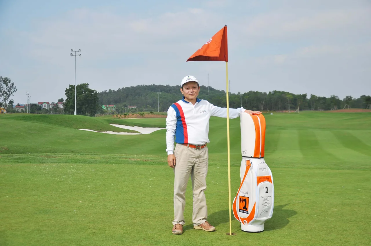 Gôn thủ Phong tại hố số 7, nơi thành công cú Hole in One của mình