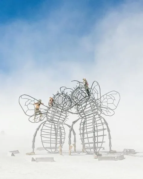 le hoi burning man 2019 - tuong ong kim loai - cre humminglion - elle man