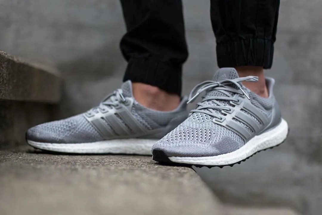 5 kieu giay the thao - runner - adidas Ultra Boost - elle man
