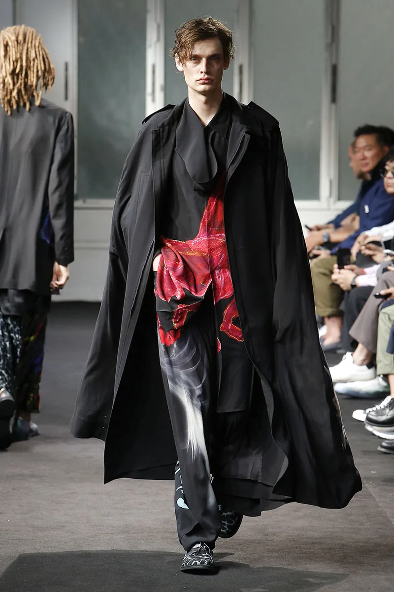 NTK Yohji Yamamoto: Xấu xí, bẩn thỉu đôi khi lại rất đẹp