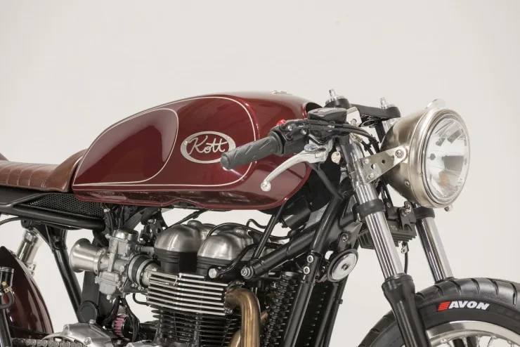Ryan Reynolds & Triumph Thruxton cafe racer 8 - elle man