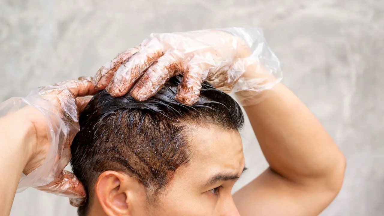 Cách ngăn ngừa tóc bị hư tổn khi đội mũ bảo hiểm