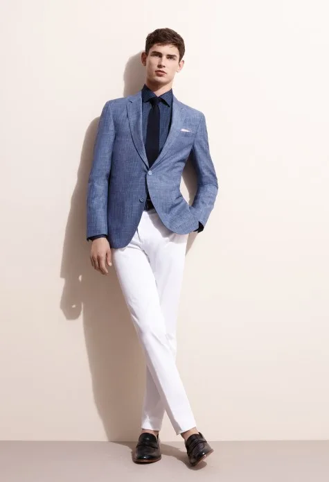 Bạn có thể kết hợp kiểu giày này với blazer và quần tây…
