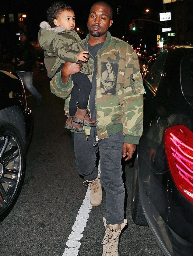 kanye-west diện bomber jacket của raf simons