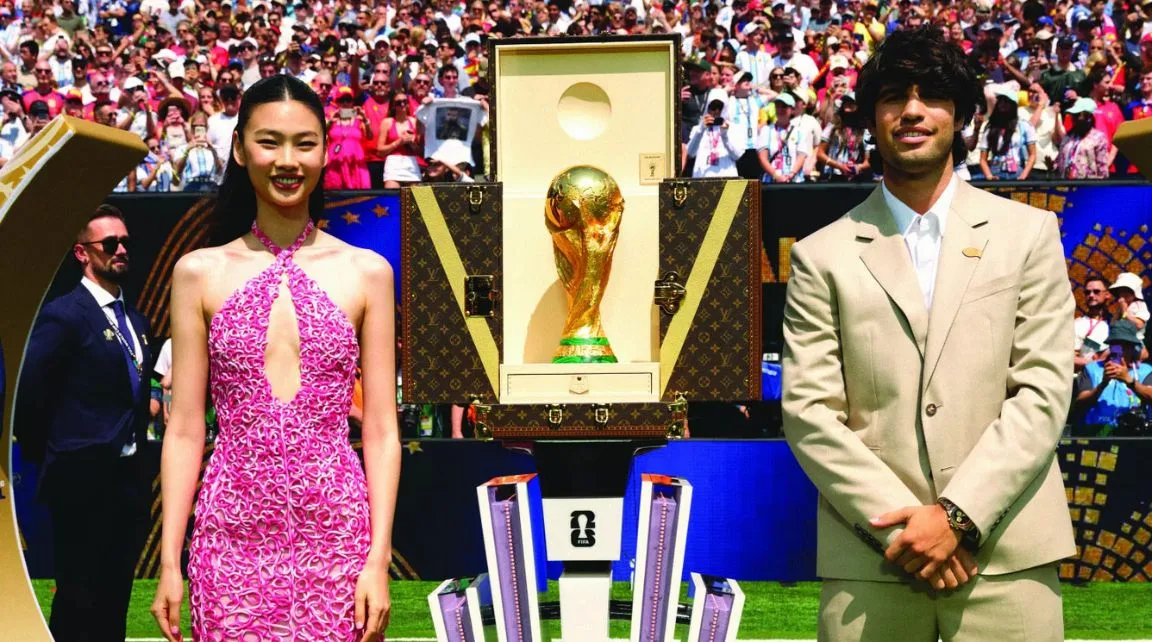 Louis Vuitton đồng hành cùng khoảnh khắc nâng cúp tại FIFA World Cup™ 2026
