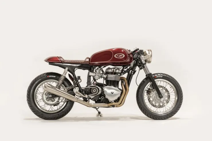 Ryan Reynolds & Triumph Thruxton cafe racer - elle man