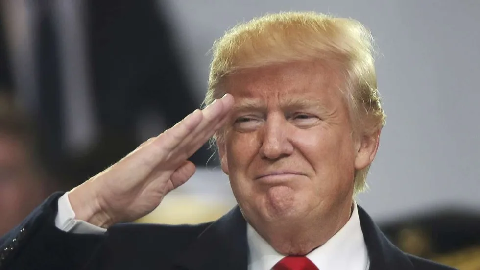 Và chính trị trở thành sân khấu của Donald Trump