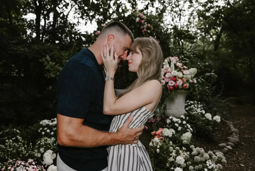 Taylor swift Travis Kelce đính hôn