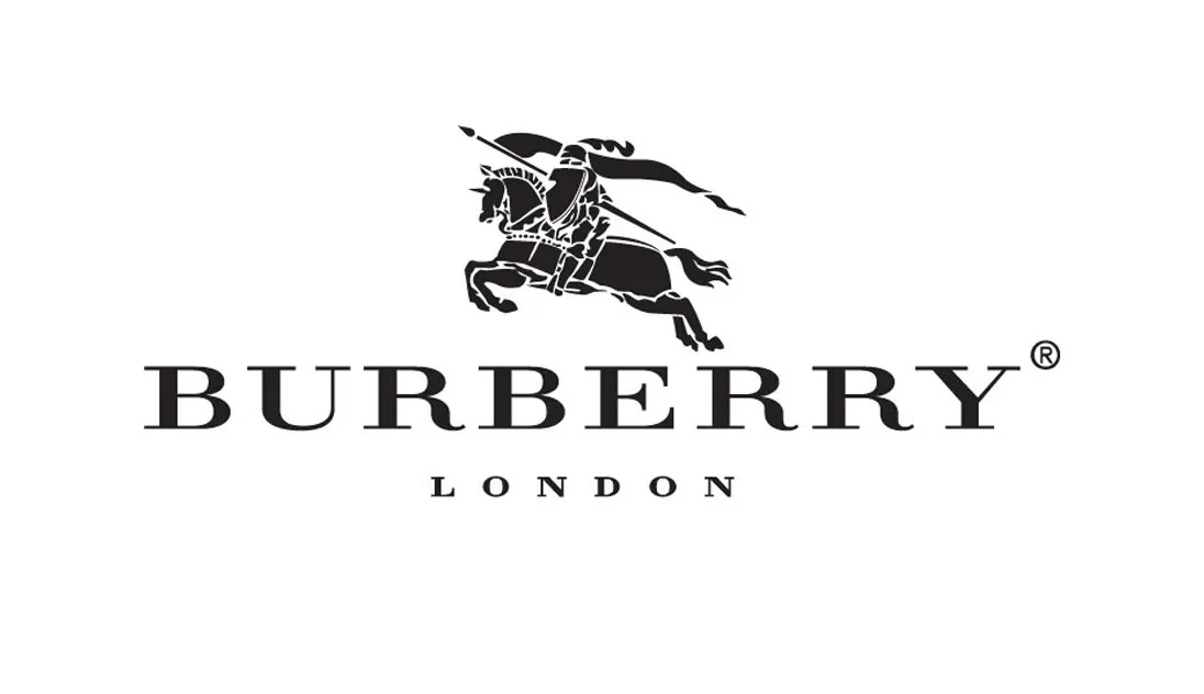 Năm 1999, logo có sự thay đổi tên thương hiệu “Burberry’s” thành “Burberry”. Từ đó, mẫu logo này đã đi cùng thương hiệu trong suốt 20 năm nay. (Ảnh: Burberry)