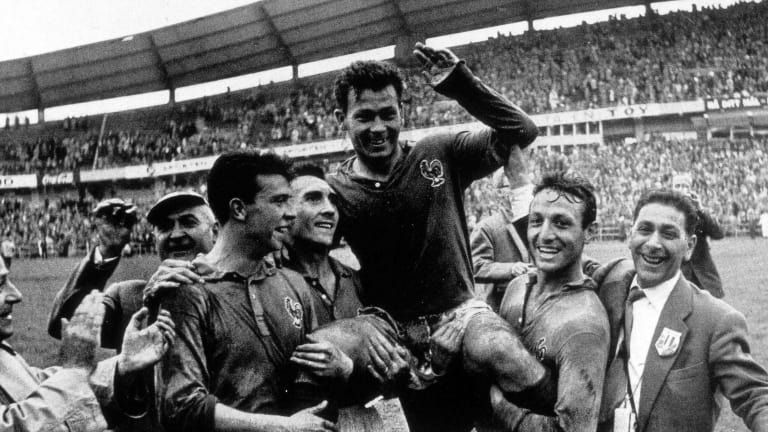 Năm cỗ máy dội bom đáng nhớ trong lịch sử FIFA World Cup