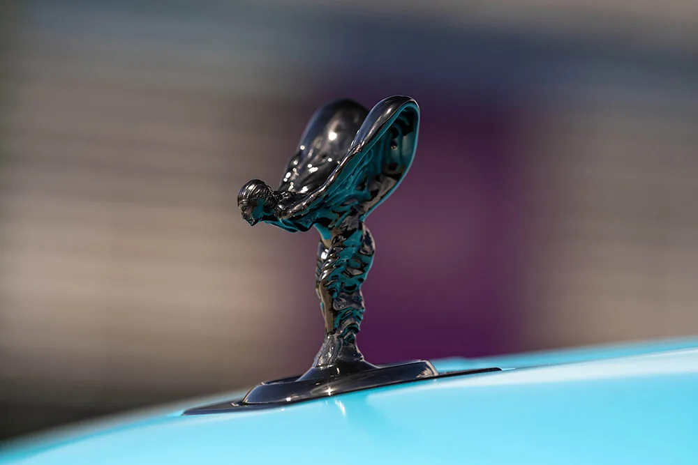 Rolls-Royce Black Badge Cullinan màu "Ice Turchese"