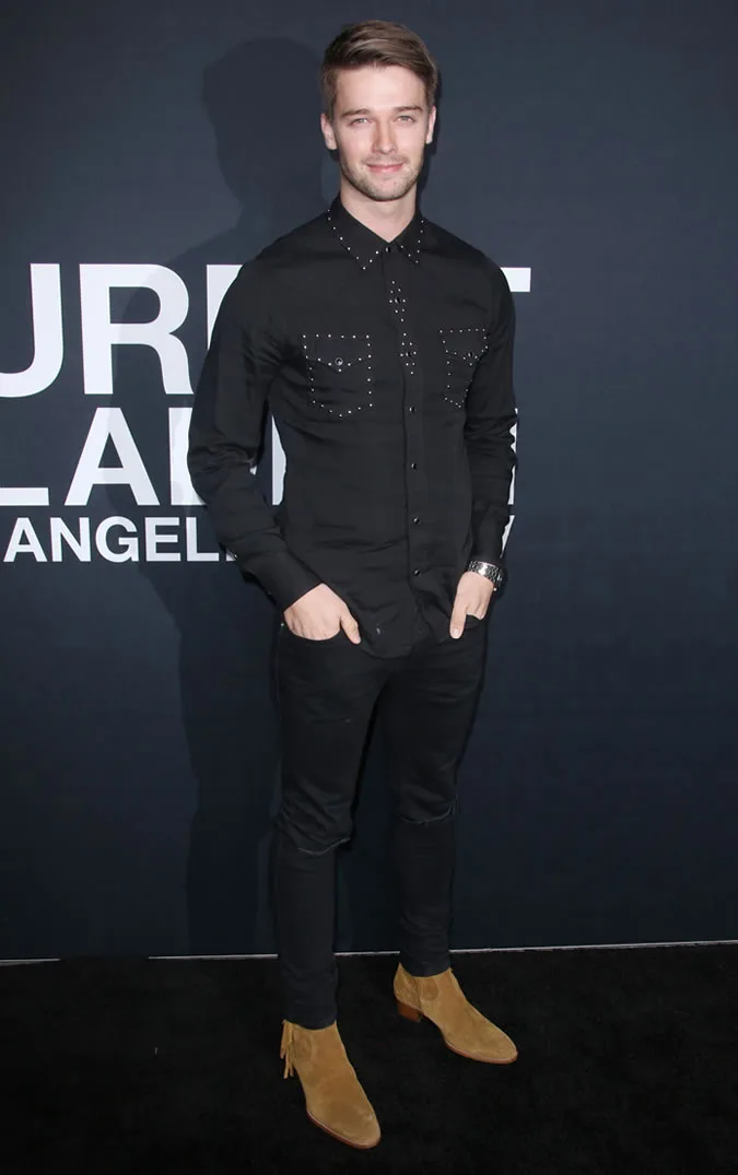 diễn viên Patrick Schwarzenegger mặc trang phục tương phản