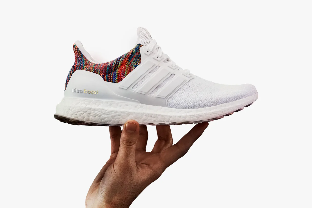 Cận cảnh chi tiết phối màu “Multicolor” trên miadidas UltraBoost