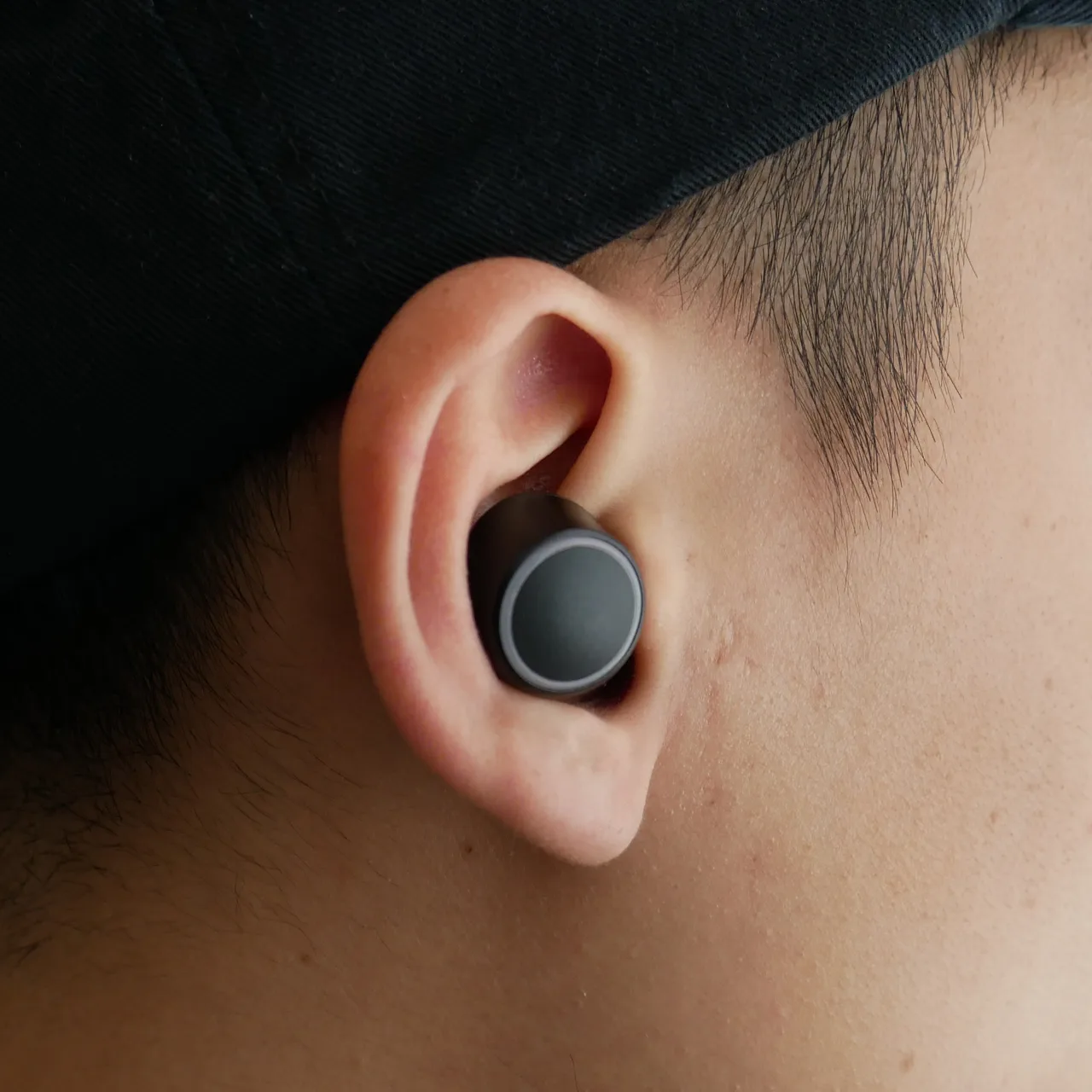 tai nghe khong day - CREATIVE OUTLIER AIR - elle man 2