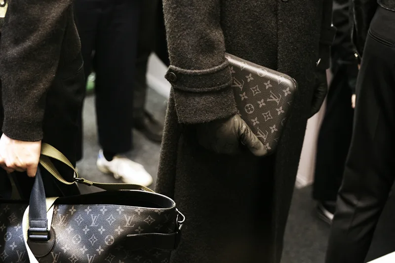 Monogram Eclipse Louive Vuitton.