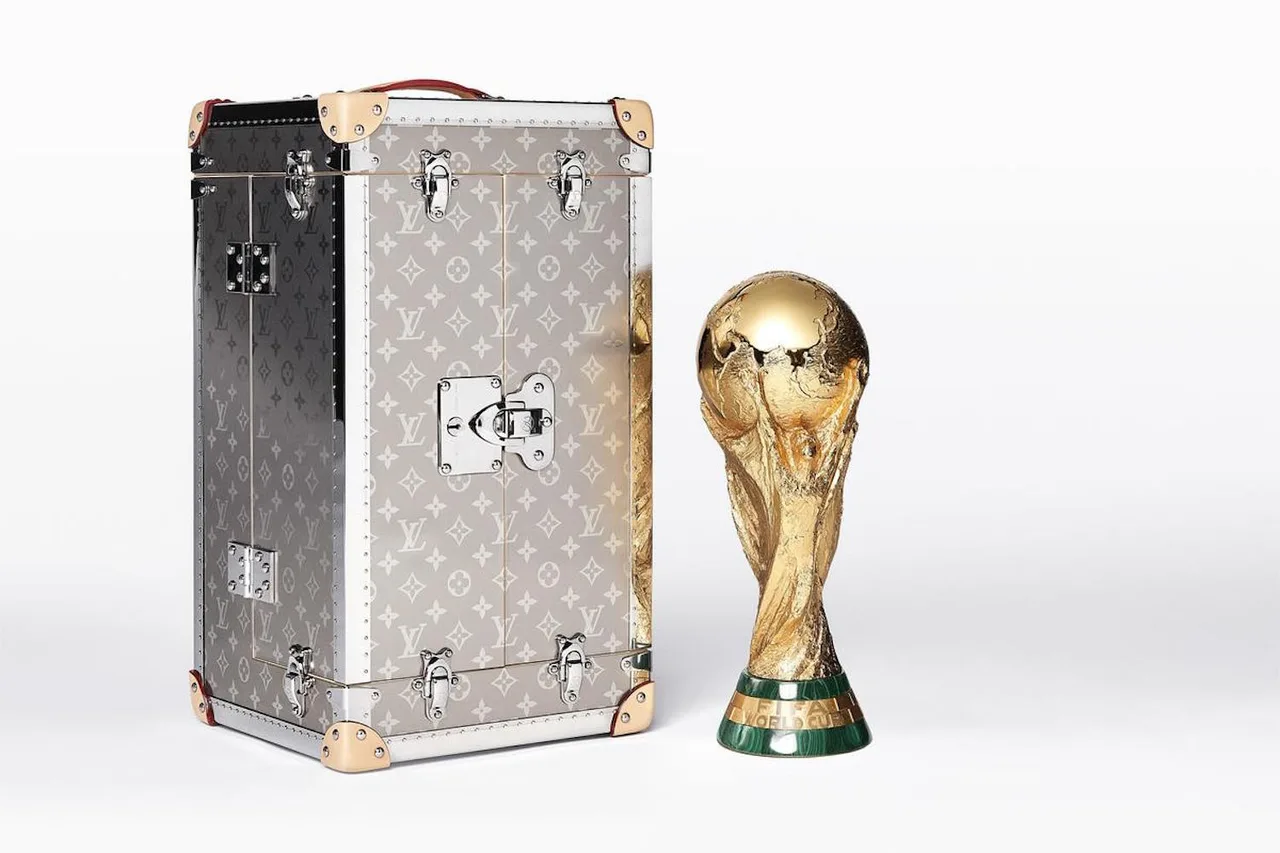 vali-world-cup-thuong-hieu-louis-vuitton 4 - elleman