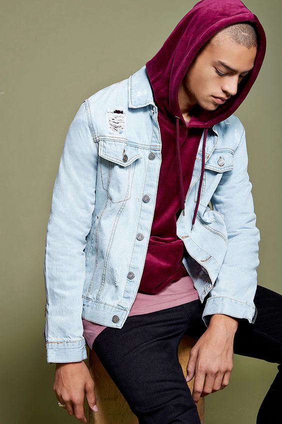 Điều quan trọng nhất khi bạn diện áo khoác Hoodie theo phong cách Layering chính là sự ăn ý về màu sắc