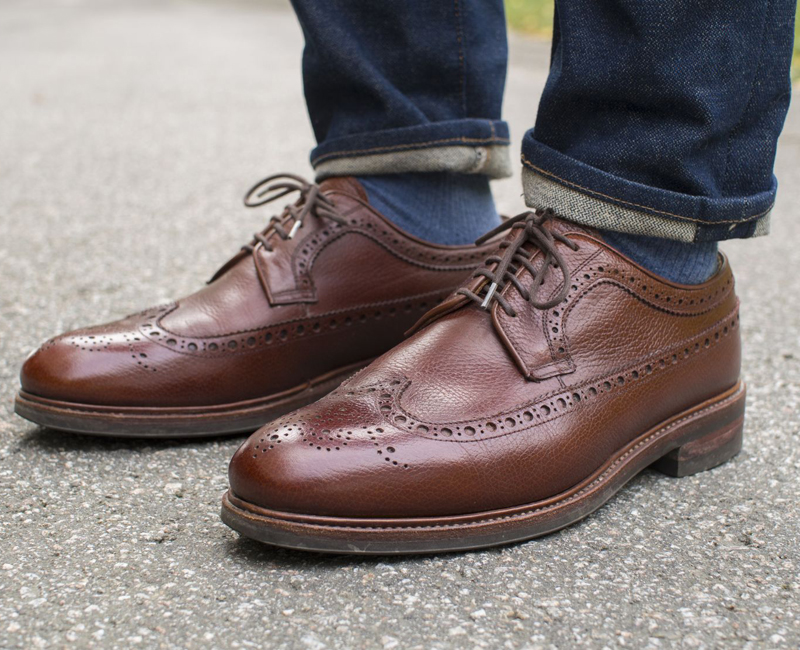 Kiểu bigwing Oxford với phần cap toe vát tận ra phía sau và nối liền nhau.