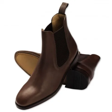 Nếu diện blazer, áo khoác dáng dài với quần jean hoặc kaki thì Chelsea boots là lựa chọn hay ho cho mùa thu Nếu diện blazer, áo khoác dáng dài với quần jean hoặc kaki thì Chelsea boots là lựa chọn hay ho cho mùa thu
