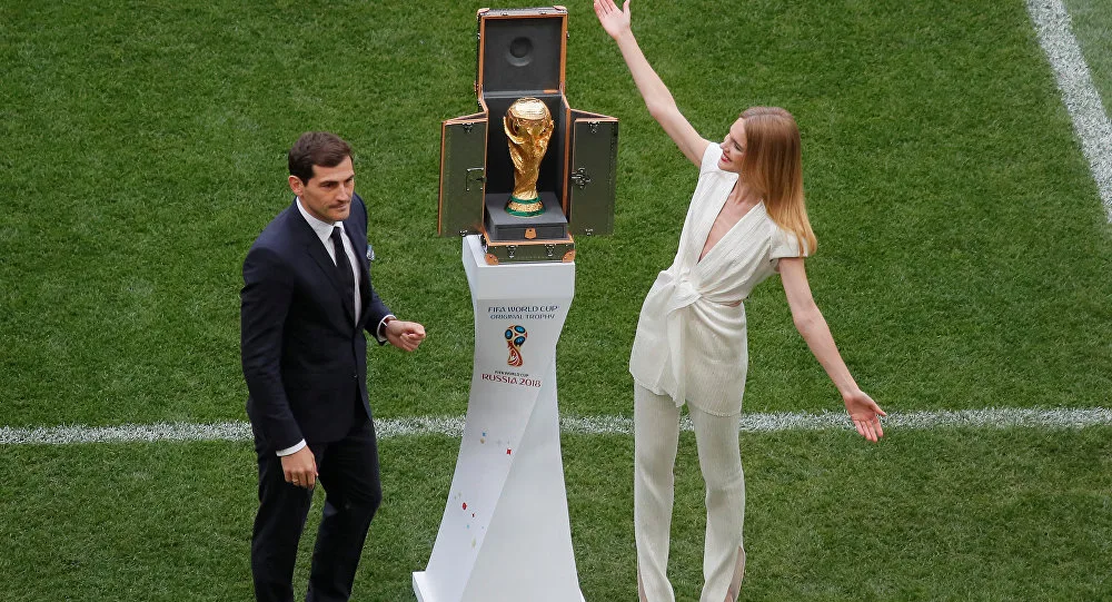 vali-world-cup-thuong-hieu-louis-vuitton 1 - elleman