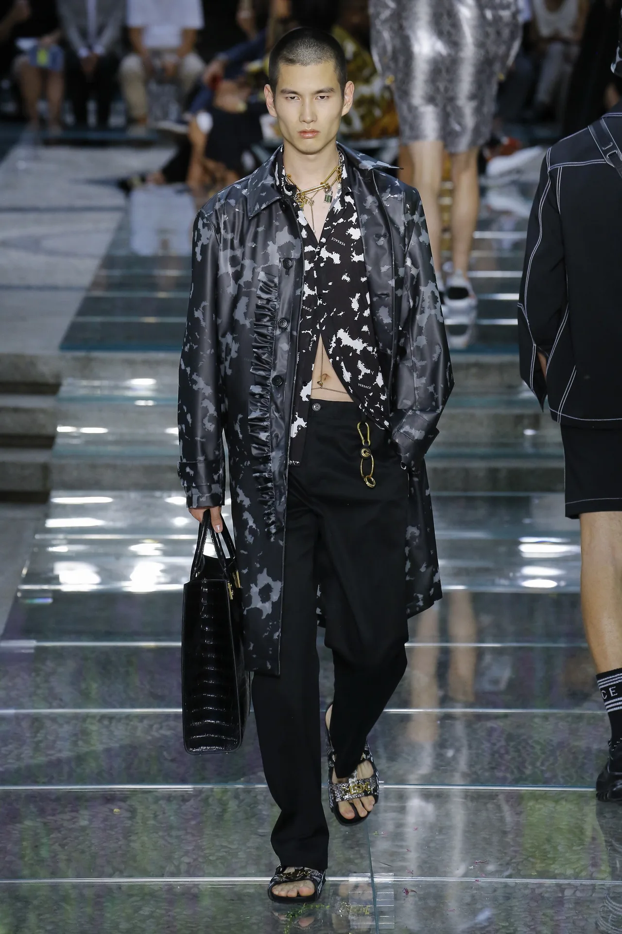 bo suu tap thoi trang - versace - elle man 4