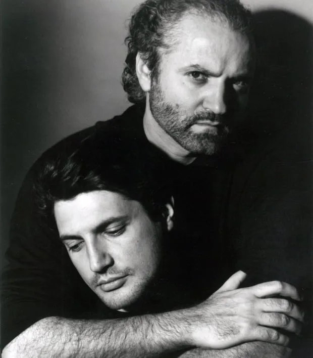 logo thuong hieu versace - gianni versace - elle man