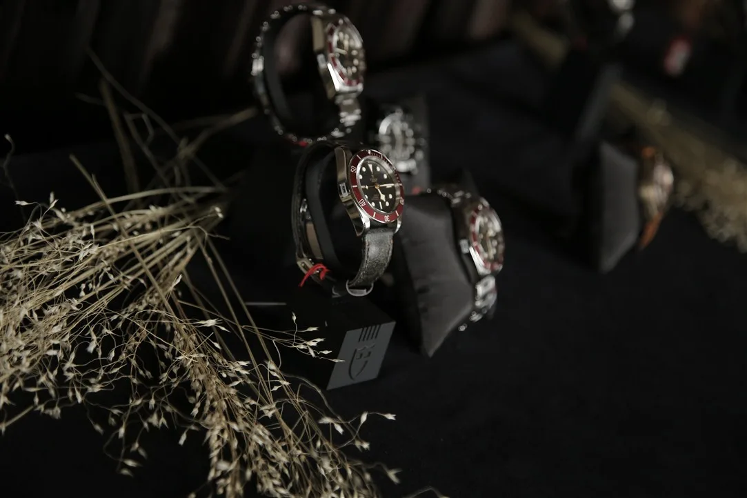 đồng hồ Tudor.