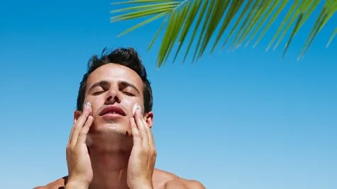 Kem chống nắng nên sử dụng quanh năm, không chỉ cho mỗi chuyến du lịch mùa hè
