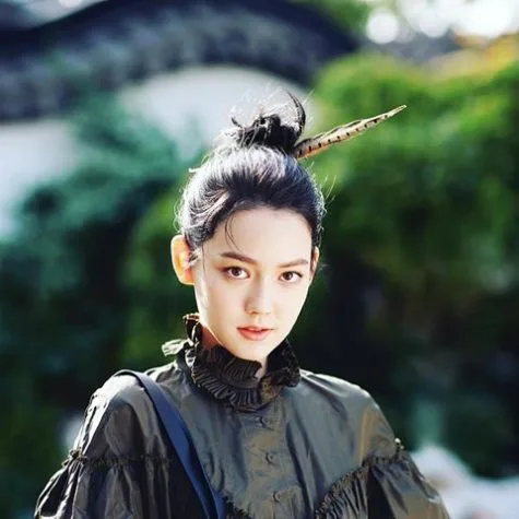 my nu Trung Quoc lai elle man 18