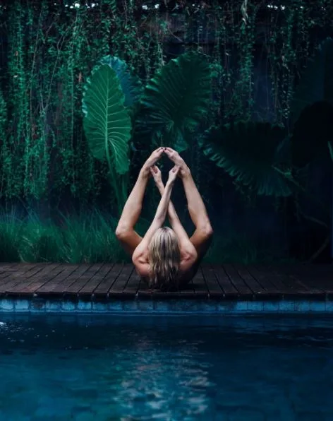 yoga khoa than - elle man 7