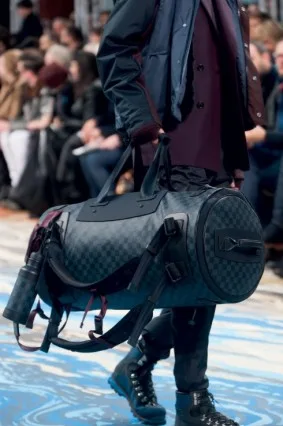 Túi xách cầm tay Louis Vuitton