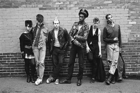 Sự dễ dãi và tùy tiện quá mức khiến grunge trở thành một trong những xu hướng tệ nhất Sự dễ dãi và tùy tiện quá mức khiến grunge trở thành một trong những xu hướng tệ nhất