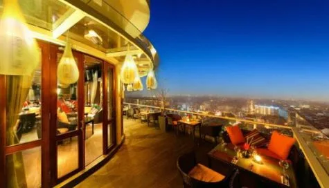 Những quán Bar và cà phê luôn trên cao luôn có tầm nhìn hoàn hảo