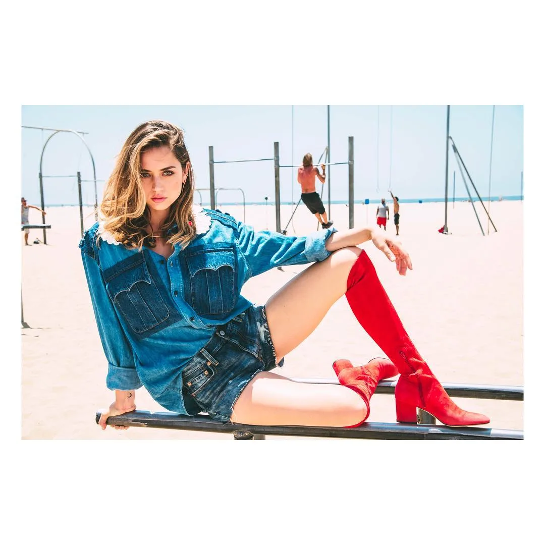 dien vien ana de armas - elle man (11)