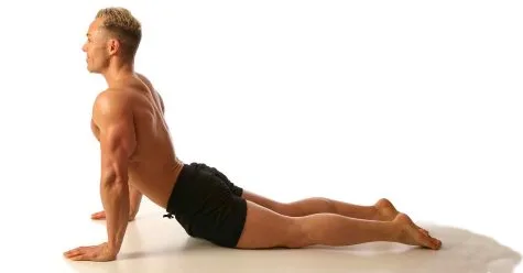 nam giới tập yoga