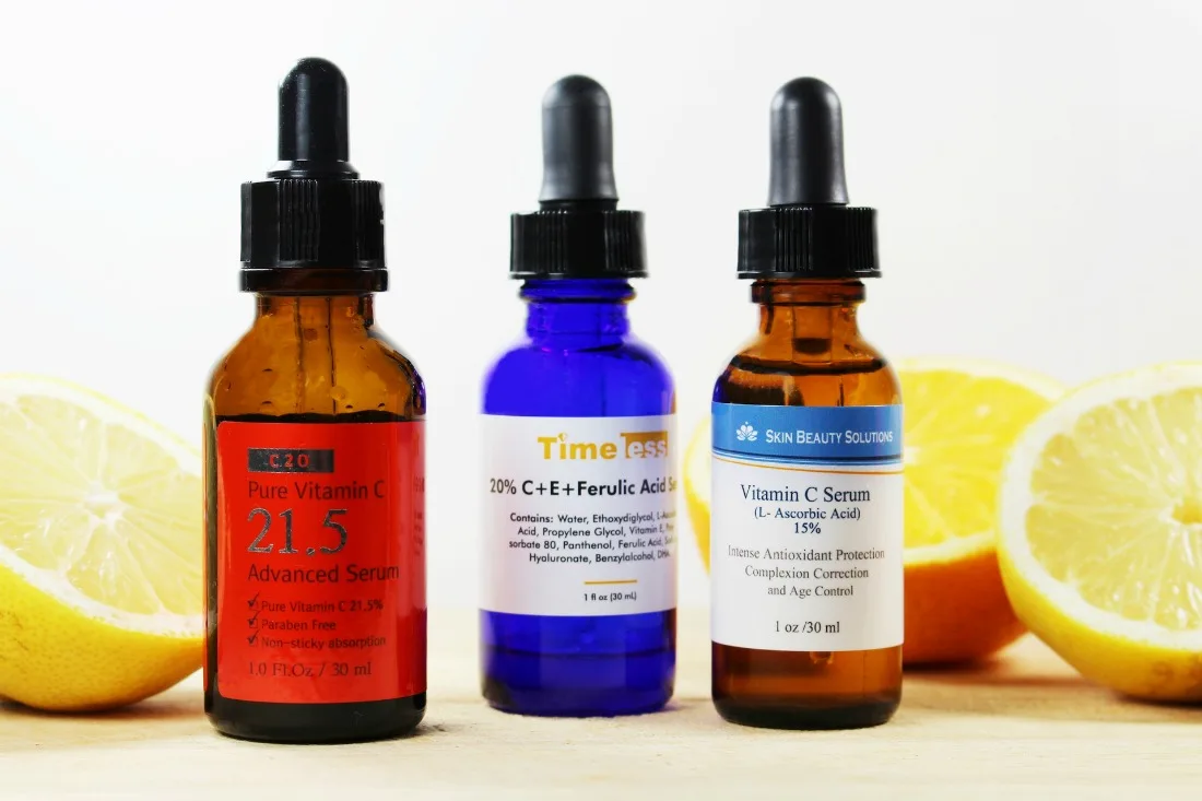 Cho một ít serum vào lòng bàn tay và vỗ đều khắp mặt
