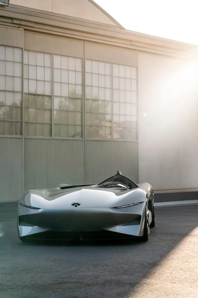 xe hoi dien Infiniti - elle man (1)