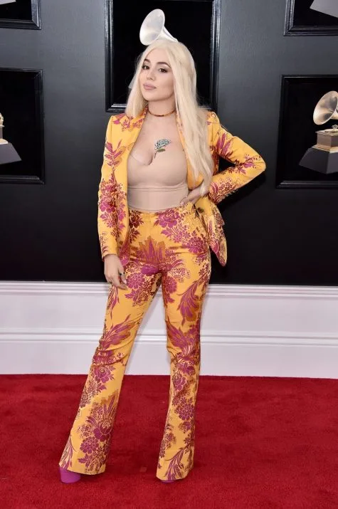 Ava Max cực kì sang trọng và gợi cảm