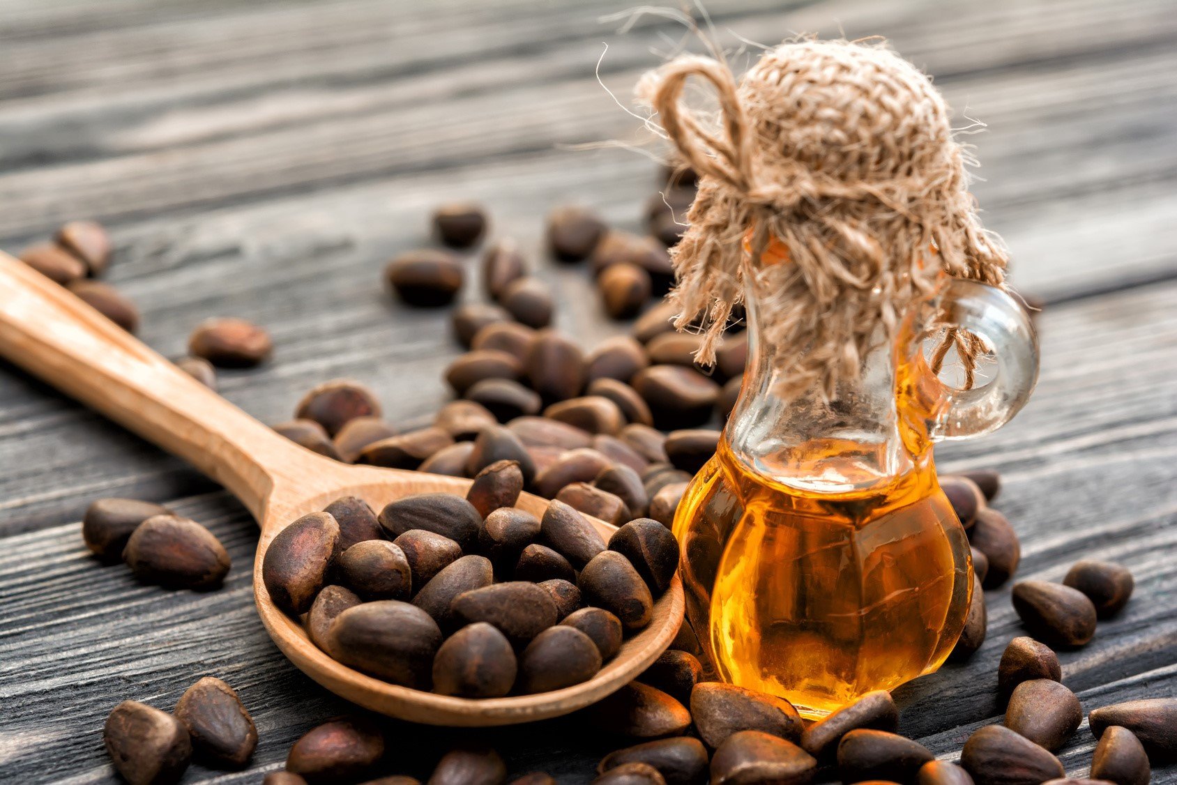 Tinh dầu tuyết tùng. Nguồn: Fragrantica