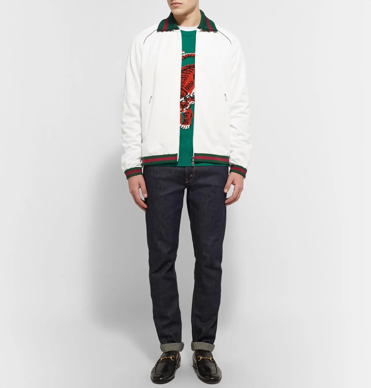 Calendar Hoai co cung ao khoac Track Jacket 11