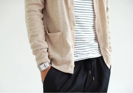 Phối hợp họa tiết kẻ sọc cùng những tone màu minimalism