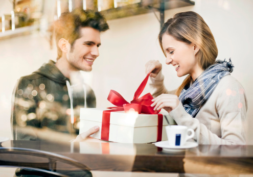 Tự làm quà tặng người yêu để lấy lòng nàng