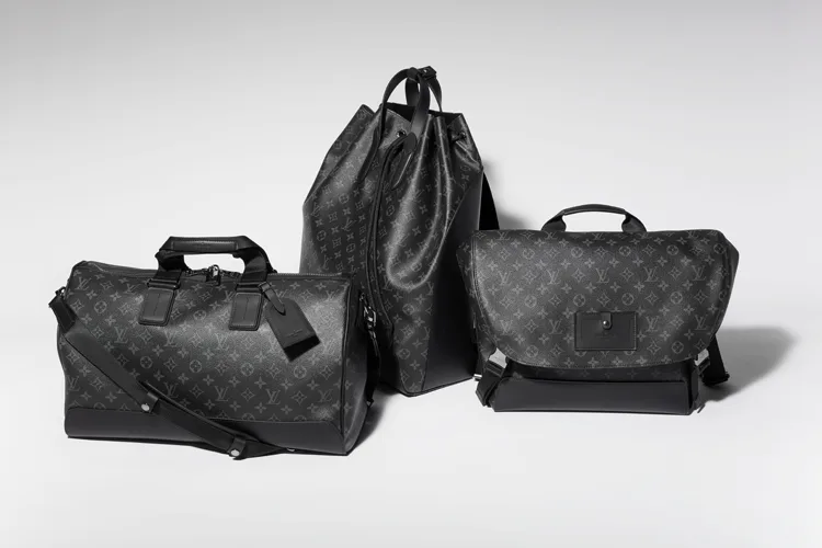 Monogram Eclipse Louive Vuitton.