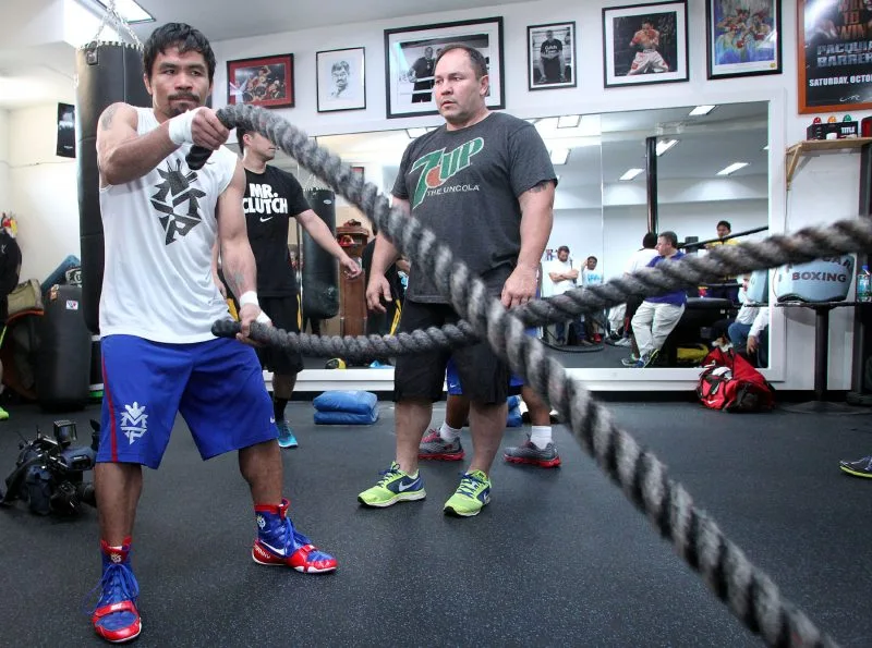7 bí quyết đấu quyền Anh của Manny Pacquiao, tập với dây thừng.